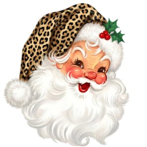 Könnte beinhalten: Festliche Illustration des Weihnachtsmanns mit einem einzigartigen Leopardenmuster-Hut. Der Hut ist mit flauschigem weißem Fell und Stechpalmen und Beeren verziert. Die rosigen Wangen und der offene Mund des Weihnachtsmanns verleihen ihm einen fröhlichen Ausdruck.