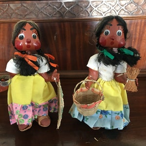 Mexican Girls in the Market Clay dolls - Typical dresses, hair, made of clay