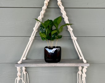 Macrame wall hanging shelf/Macrame Boho decor/House warming gift Macrame wall hanging shelf/Macrame Boho decor/House warming gift