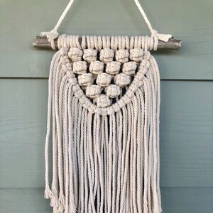 Macrame wall hanging/ Boho home decor/ House warming gift/ Macrame hanging