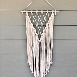 Macrame wall hanging/ Boho home decor/ House warming gift/ Macrame hanging