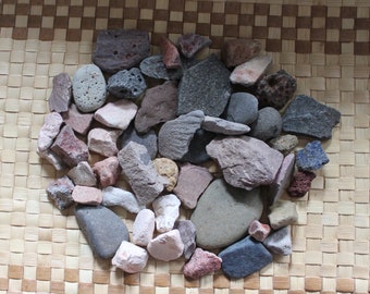 Natuurlijke rivier en vulkanische kiezels uit het centrum van Oregon