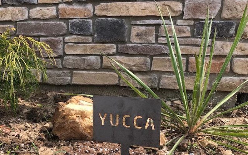 Pet Grave Marker Metal Stake Memorial Tribute Garden Marker Custom Name Personalized Label Pet Memorial Garden Stake Outdoor Landscape Marker Metal Plant Identification Tag Pet Tribute Memorial Marker Durable Rust Finish Metal Stake Outdoor