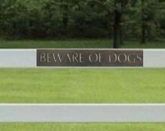 30 cm Beware of Dog Schild in wunderschöner Bronze mit eingebranntem Klarlack
