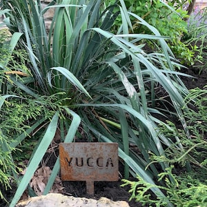 Metal Plant Marker Garden Stake Memorial Tree Tribute Custom Name Personalized Label Outdoor Landscape Identification Tag Pet Grave Site Marker Durable Rust Finish Garden Organization Plant Label Tree Memorial Remembrance Marker Sympathy