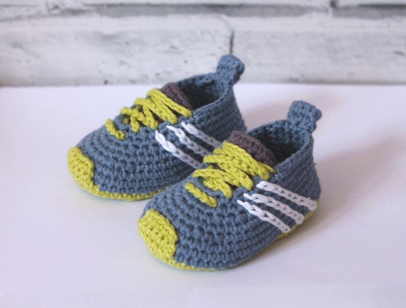 CROCHET PATTERN Cute baby Sneaker Crochet booties Federation Runners cool modern funky, Blue running shoes boys, English language only image 1