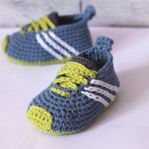 CROCHET PATTERN Cute baby Sneaker Crochet booties Federation Runners cool modern funky, Blue running shoes boys, English language only image 3