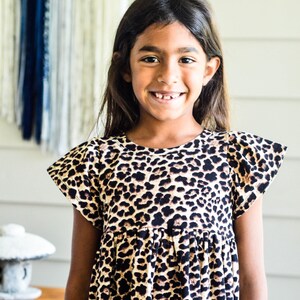 Vestido con estampado de leopardo de algodón para niñas, cintura fruncida boho con mangas onduladas, cumpleaños de safari libre salvaje de verano, regalo para amantes de los animales guepardo para niña imagen 6