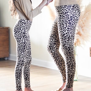 Leggings léopard en coton pour femmes, leggings de yoga taille haute, famille assortie maman moi, tailles femme et fille, leggings imprimé guépard image 8