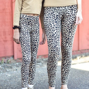 Leggings léopard en coton pour femmes, leggings de yoga taille haute, famille assortie maman moi, tailles femme et fille, leggings imprimé guépard image 3