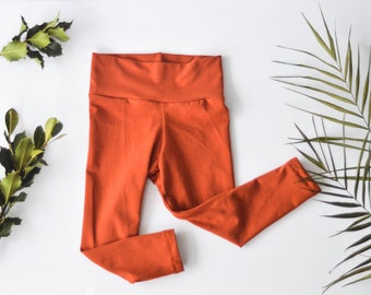 Leggings orgánicos para niños de color naranja óxido, leggings boho minimalistas hechos éticamente, leggings de yoga para niñas, pantalones de interpolación para bebés pequeños, hechos en los EE. UU.