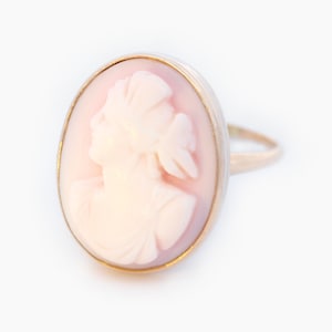 ANTIQUE Art Nouveau Left Facing Pink Cameo Ring in 10K Yellow Gold