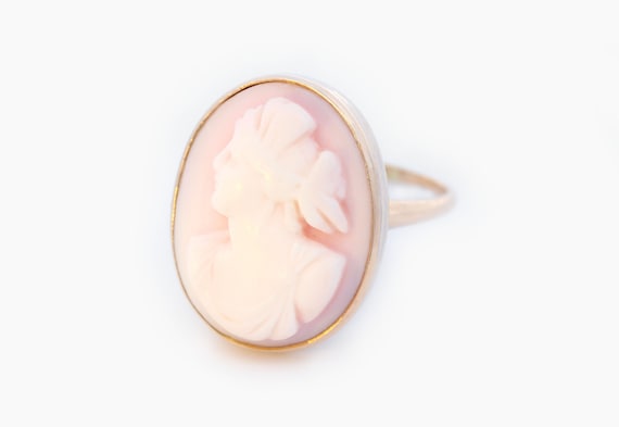 ANTIQUE Art Nouveau Left Facing Pink Cameo Ring i… - image 1