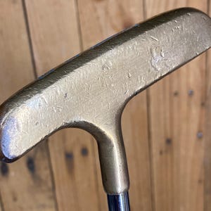 Grifo de cerveza Guinness, putter vintage, palo de golf y pelota imagen 12