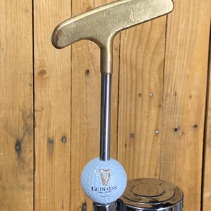 Grifo de cerveza Guinness, putter vintage, palo de golf y pelota imagen 13