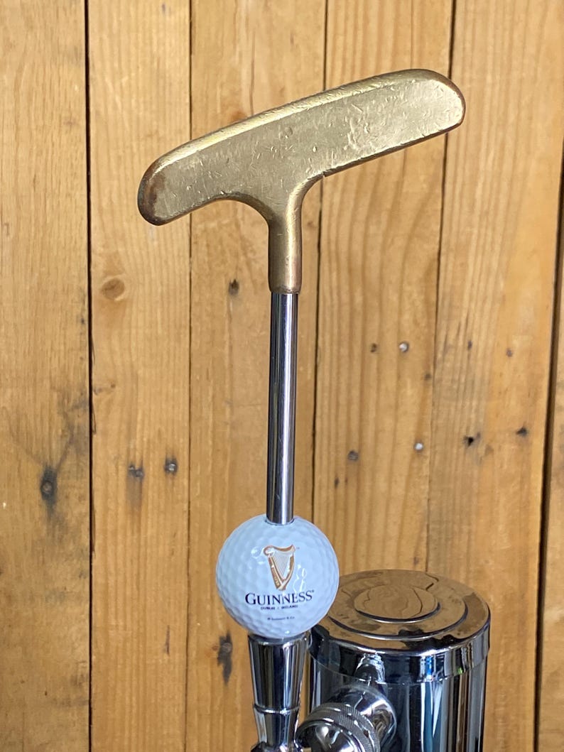 Grifo de cerveza Guinness, putter vintage, palo de golf y pelota imagen 13