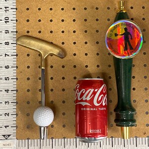Grifo de cerveza Guinness, putter vintage, palo de golf y pelota imagen 3