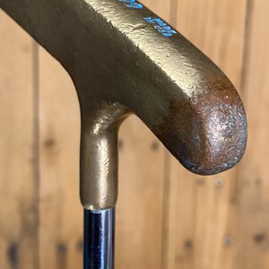 Grifo de cerveza Guinness, putter vintage, palo de golf y pelota imagen 4