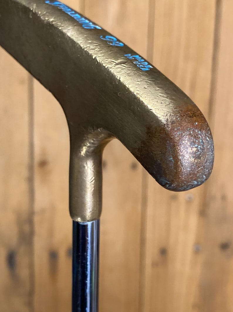 Grifo de cerveza Guinness, putter vintage, palo de golf y pelota imagen 4
