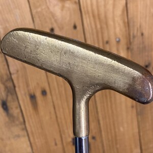 Grifo de cerveza Guinness, putter vintage, palo de golf y pelota imagen 11