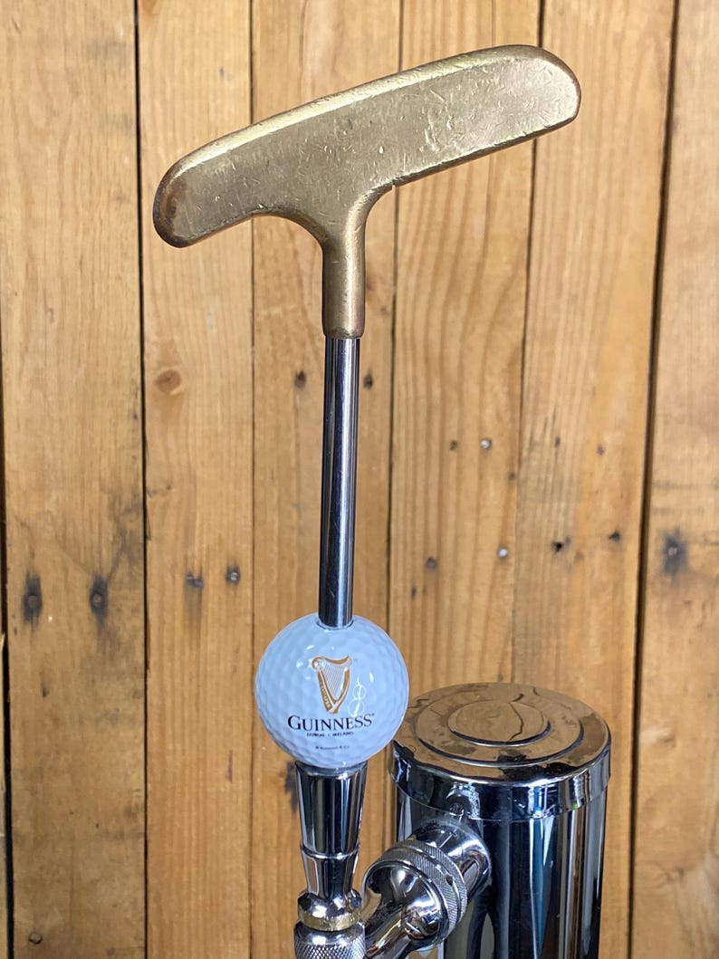 Grifo de cerveza Guinness, putter vintage, palo de golf y pelota imagen 1