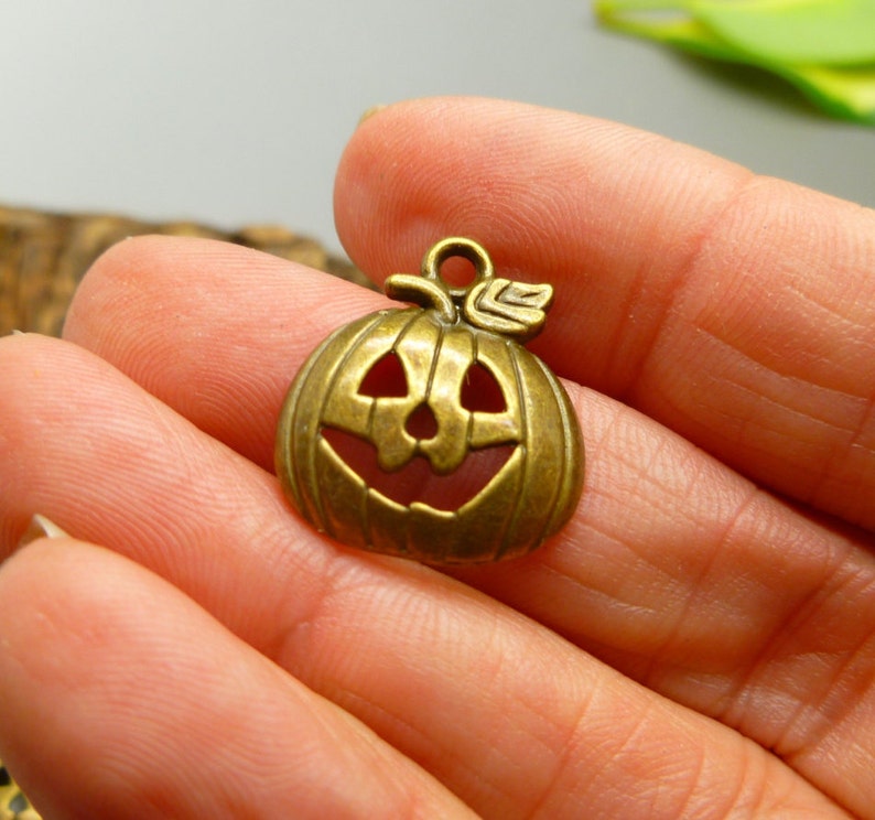 15 Halloween Pumpkin Charms Antique Bronze Tone MC1111 | Etsy
