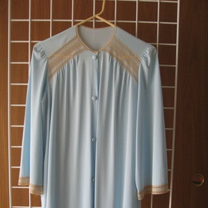 Lovely simply elegant Vanity Fair dressing gown - size 34 - vintage