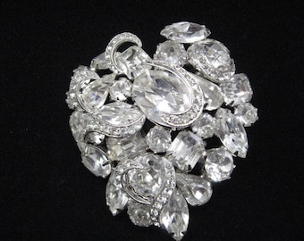 Sparkly Kramer mid century rhinestone brooch - perfection!