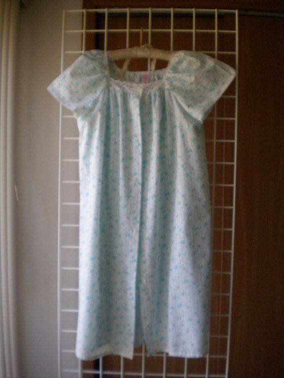 Adorable nightie and robe from Sears (!) - size Me