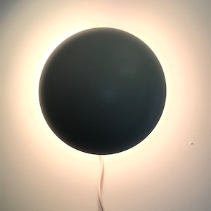 Vintage Louis Poulsen PH Hat wandlamp met geweldig indirect warm licht ontwerp uit 1961 door Poul Henningsen afbeelding 2