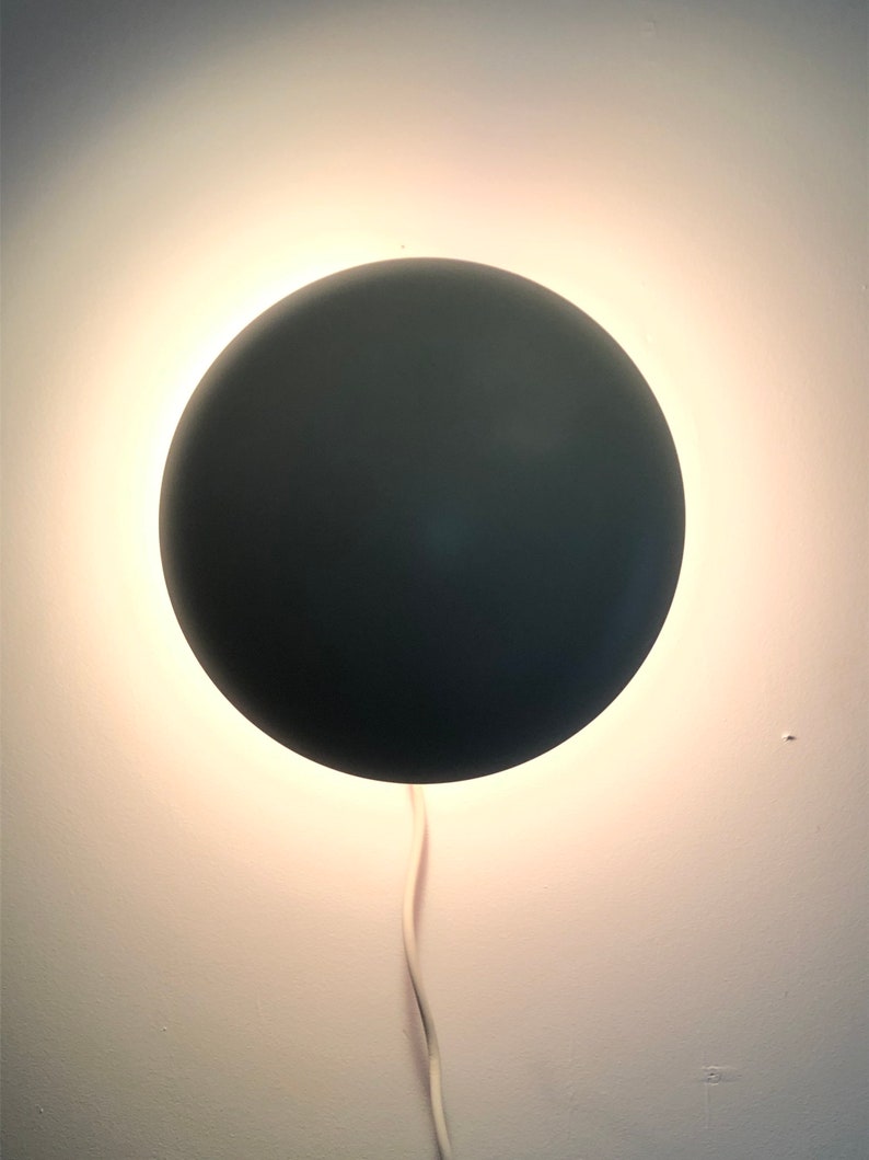 Vintage Louis Poulsen PH Hat wandlamp met geweldig indirect warm licht ontwerp uit 1961 door Poul Henningsen afbeelding 2