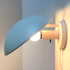 Vintage Louis Poulsen PH Hat wandlamp met geweldig indirect warm licht ontwerp uit 1961 door Poul Henningsen afbeelding 3