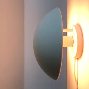 Vintage Louis Poulsen PH Hat wandlamp met geweldig indirect warm licht ontwerp uit 1961 door Poul Henningsen afbeelding 7