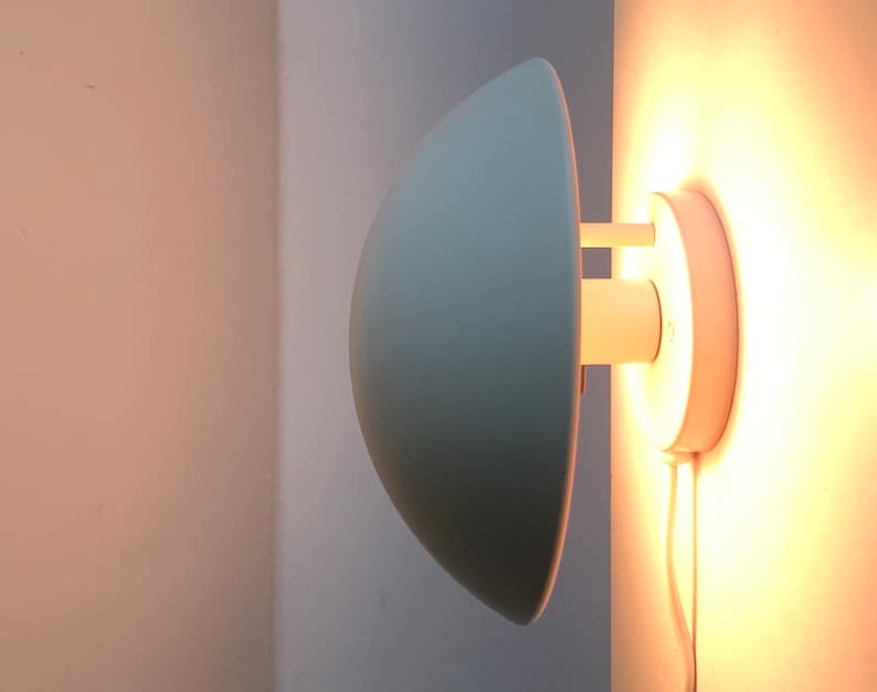 Vintage Louis Poulsen PH Hat wandlamp met geweldig indirect warm licht ontwerp uit 1961 door Poul Henningsen afbeelding 7