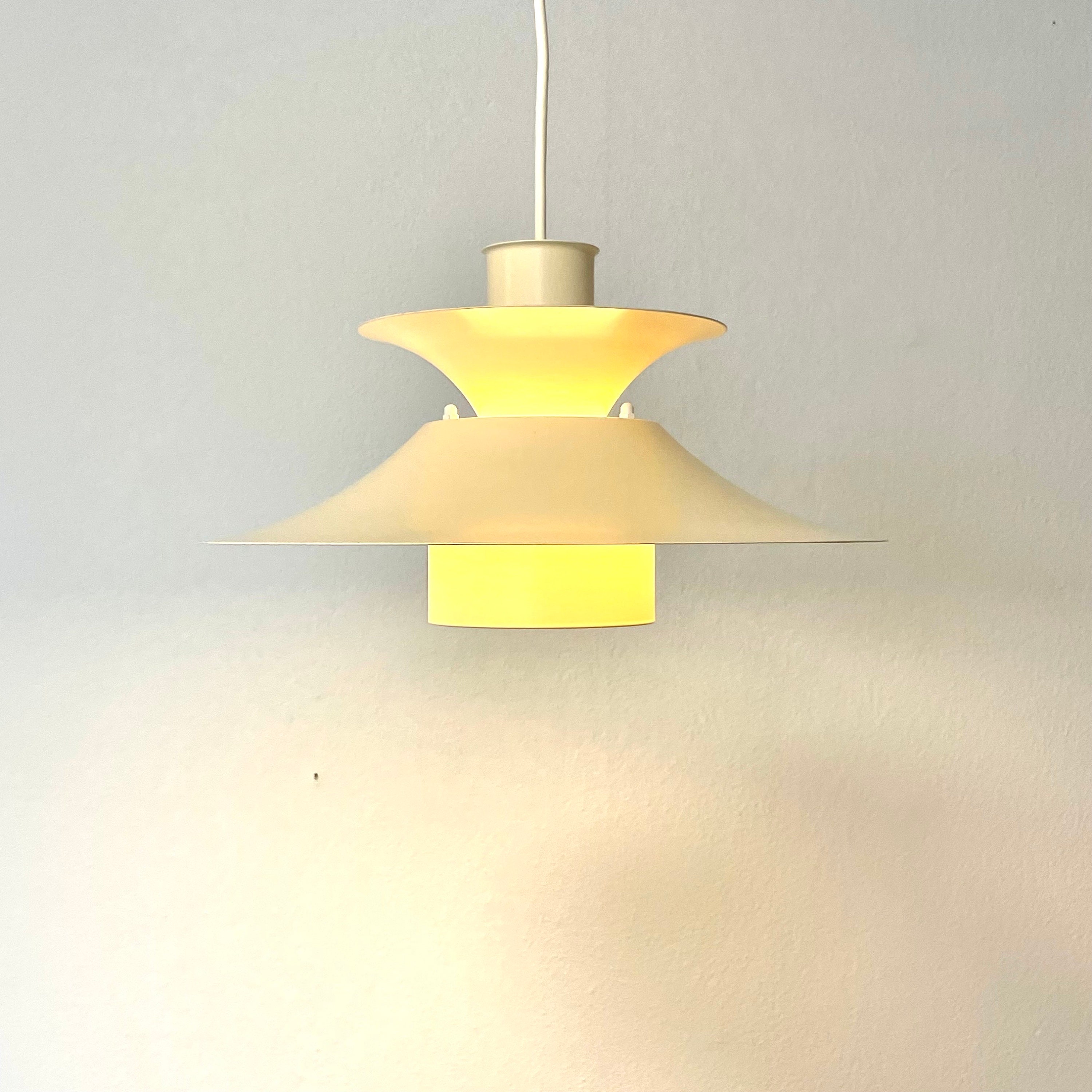 Danish mid century modern vintage minimalist ceiling lamp in off-white metal with trumpet shape and multilayer shades - design from Lyfa