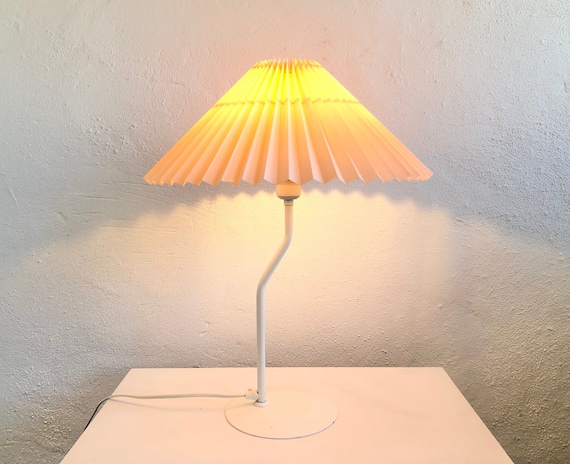 Minimalist lamp design deals