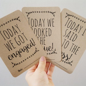 Cartões de marco de casamento Kraft. Design Neutro. Comemore os marcos do seu casamento. Presente de noivado perfeito.