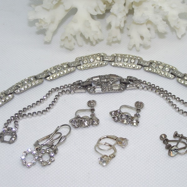 Superbe 6 pc. Bracelet Art Déco & Boucles d’oreilles lot. 2 magnifiques bracelets look platine + 4 pr de boucles d’oreilles. Strass antique. Garder, vendre. #518