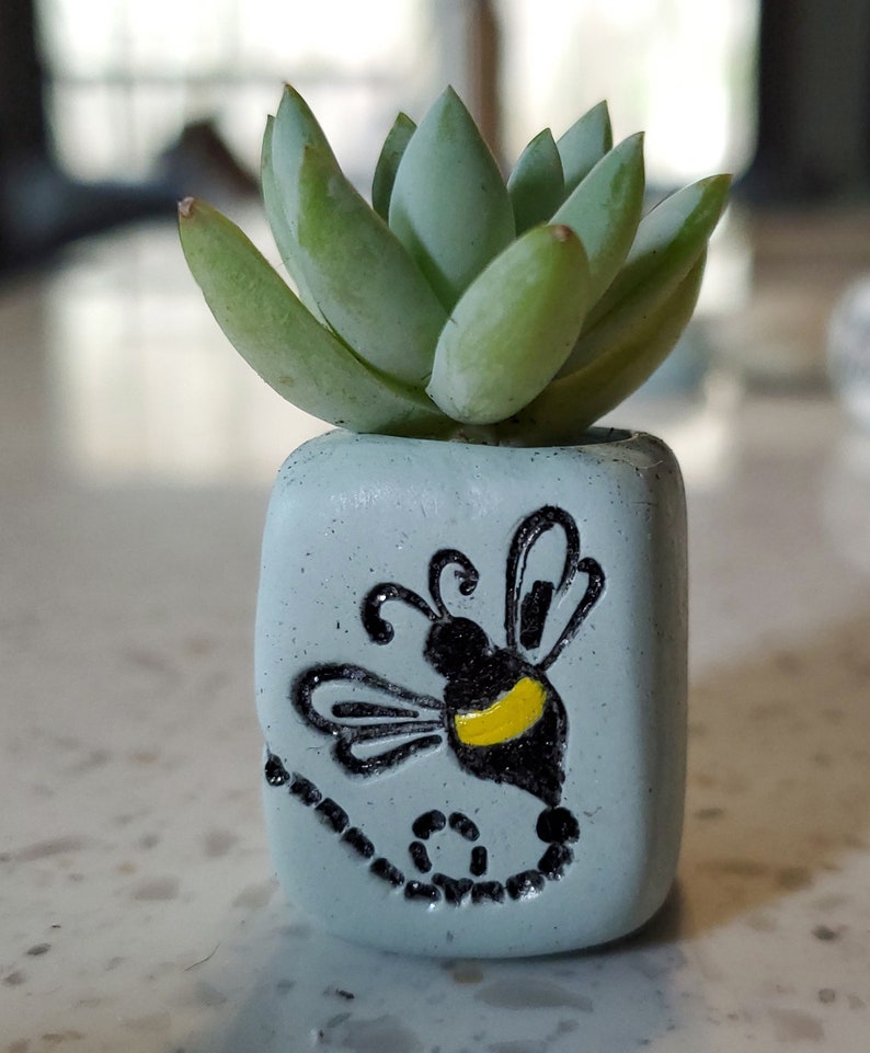 Buzzing Bee Petite Planter 7/8  Miniature Desk image 1