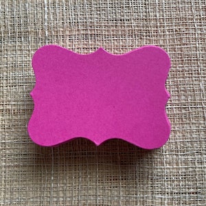 Lot de 50 papiers cartonnés décoratifs découpés fuchsia - fournitures pour fabrication de cartes - estampage - étiquettes de marchandise - scrapbooking