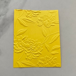 Lot de 5 papiers cartonnés Belles fleurs en relief 3D, papier cartonné jaune en relief - Découpes en relief, rectos de cartes, papier design, superposition de cartes