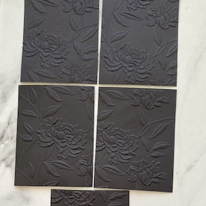 3D diepzwart reliëf met prachtige bloemen - gestanst - zwart reliëfkarton - zwart karton - kaartgelaagdheid - designerpapier