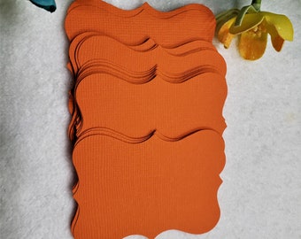 Orangefarbene strukturierte Klammer aus gestanztem Karton - 25 leichte Etiketten