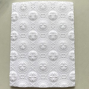Feuilles découpées en fleurs texturées en relief 5-3D, papier cartonné blanc découpé, papier de créateur, dessus de carte, papier gaufré, feuilles d'arrière-plan gaufrées
