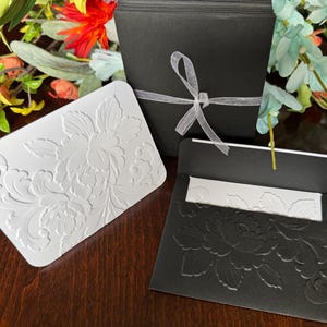 Juego de 15 tarjetas con relieve 3D floral blanco y negro para enviar por correo, tarjetas para cualquier ocasión, tarjetas de boda, tarjetas de agradecimiento y tarjetas de notas.