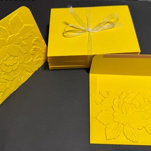 Juego de 15 tarjetas de papelería con relieve 3D floral amarillas para enviar por correo, tarjetas de boda, tarjetas para cualquier ocasión y de agradecimiento, tarjetas y sobres en blanco.