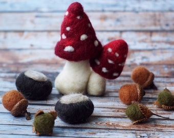 Needle felt autumn mixture - 2 mushrooms, 3 acorns, 2 chestnuts & 3 beechnuts