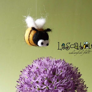 Sweet mini bee felted image 1