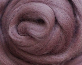 89,-Euro/1kg * 50g mauvefarbener Kammzug - reine Wolle (Merino)