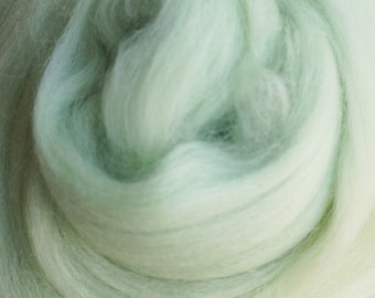 89,-Euro/1kg * 50g lime green top - pure wool (merino)